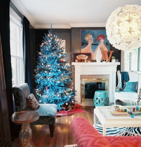 Искусственные новогодние елки в интерьере: интересные решения - фото7