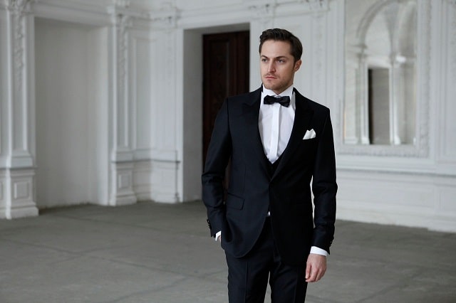 Чем отличается мужской смокинг от обычного костюма - фото2