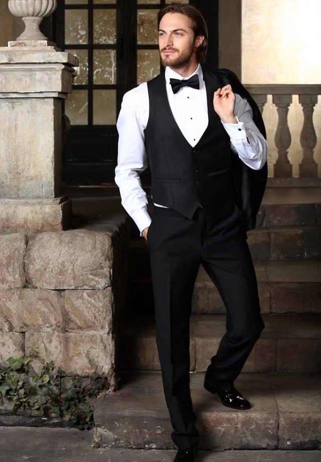 Чем отличается мужской смокинг от обычного костюма - фото3