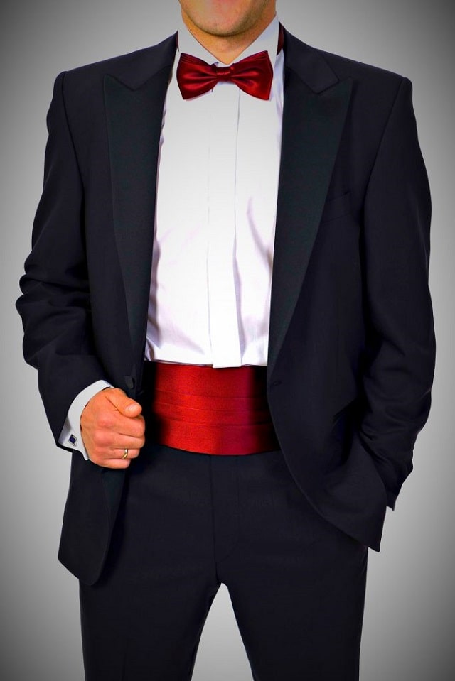 Чем отличается мужской смокинг от обычного костюма - фото4