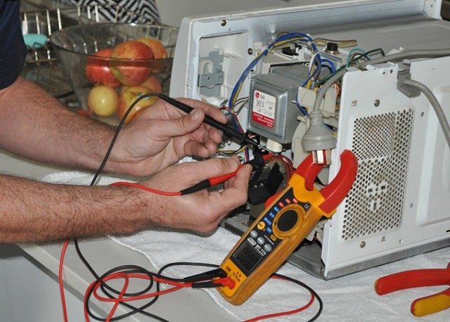 Микроволновка работает, но не греет: в чем причина, что делать - фото3