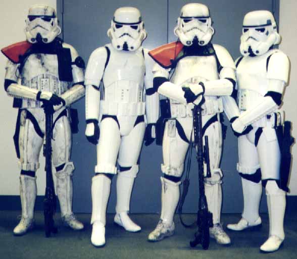 Британские принцы Уильям и Гарри стали штурмовиками в «Звездных войнах» - фото