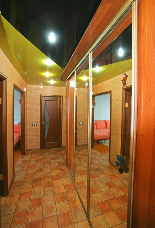 Дизайн натяжных потолков в коридоре и прихожей - фото8