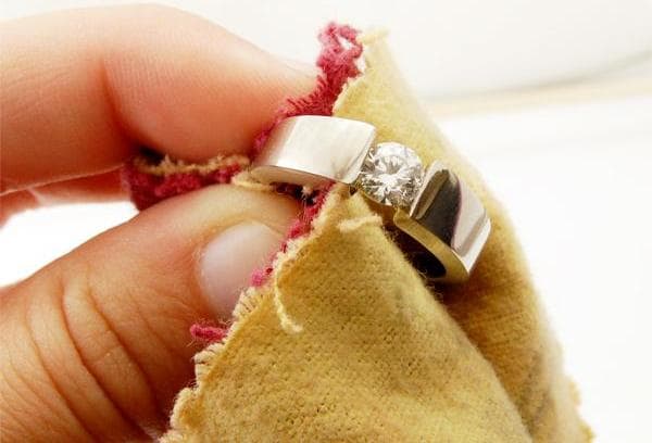 Как почистить серебряные украшения в домашних условиях (с камнями и без) - фото1