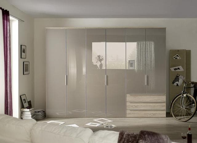 Шкаф в спальню с распашными дверями: интересные варианты - фото8