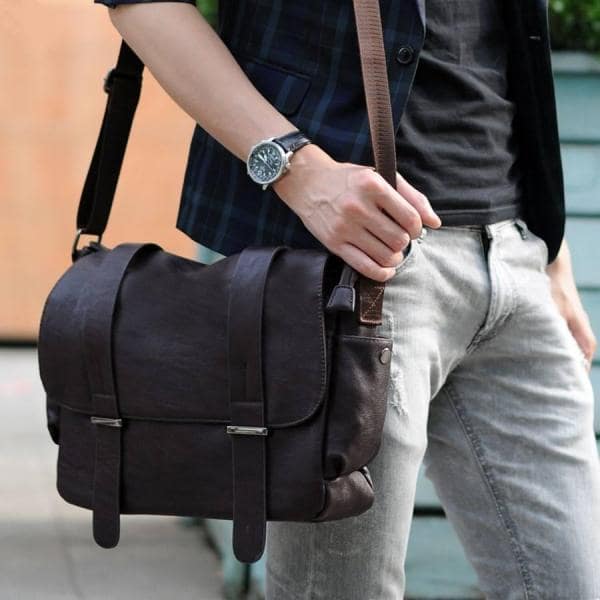 Мужская сумка из натуральной кожи через плечо: обзор, модные образы - фото3