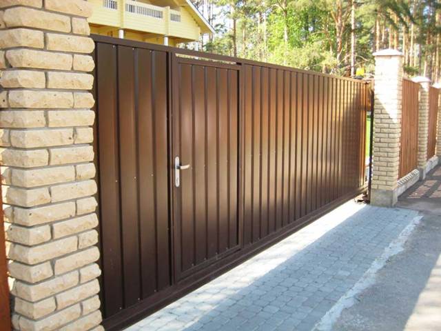 Откатные ворота с калиткой внутри - фото4