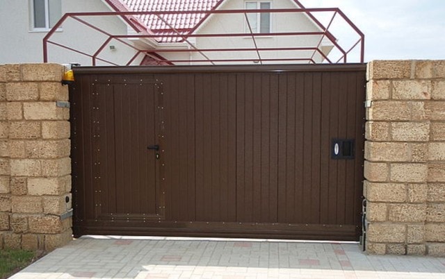 Откатные ворота с калиткой внутри - фото8