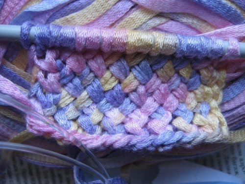 Чем отличается фантазийная пряжа от фасонной пряжи? - фото 2