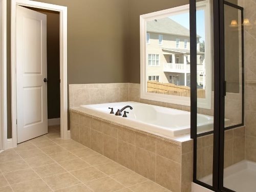 Какие двери лучше для ванной и туалета? - фото 4