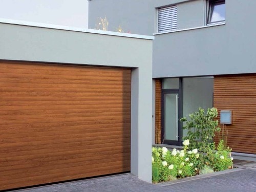 Какие ворота для гаража лучше рулонные или секционные? - фото 1