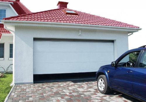 Какие ворота для гаража лучше рулонные или секционные? - фото 3