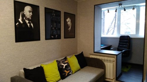 Картины в интерьере гостиной над диваном - фото 1