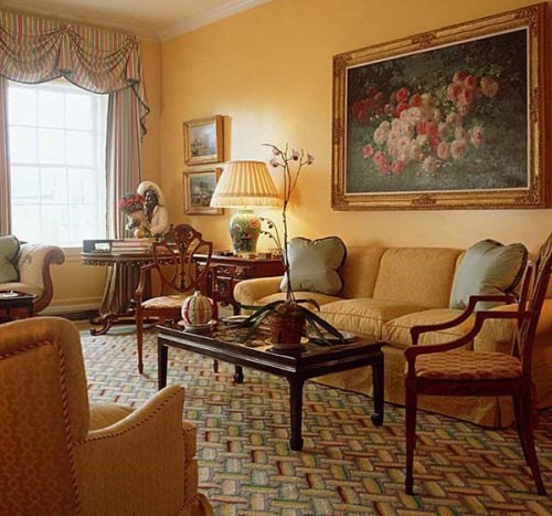 Картины в интерьере гостиной над диваном - фото 5