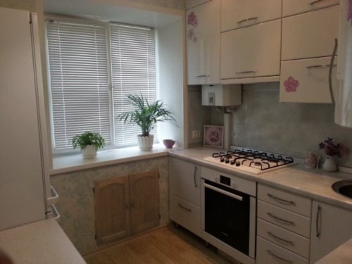 Как расположить мебель на кухне в хрущевке - фото 1